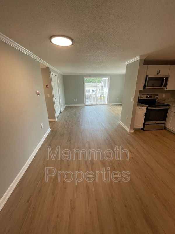 Building Photo - 667 Corning Rd