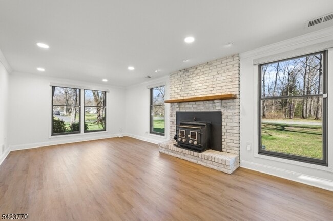 Building Photo - 27 Meadowview Rd