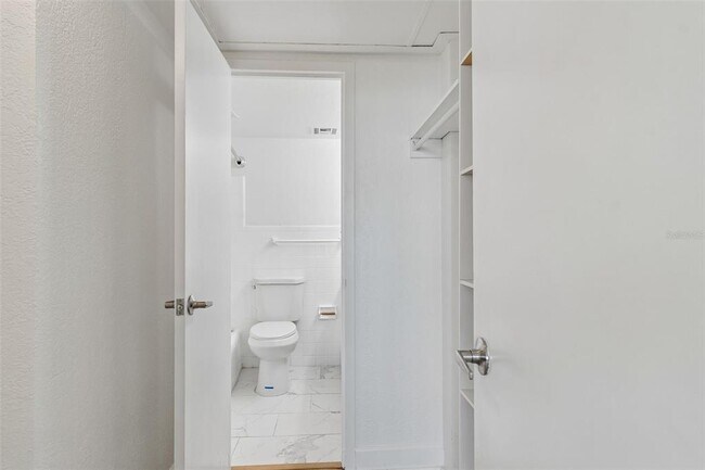 Building Photo - 470 3rd St S