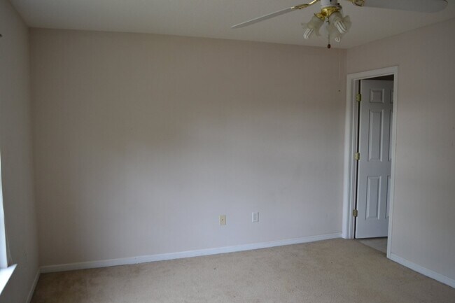 Building Photo - Apartment For Rent
