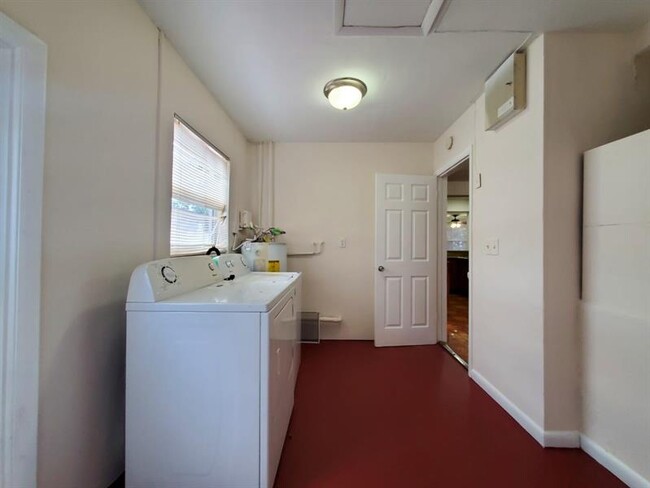 Building Photo - 3377 NW 22nd St