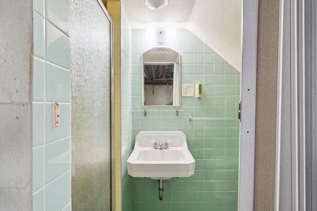 Building Photo - 3212 Orchard St