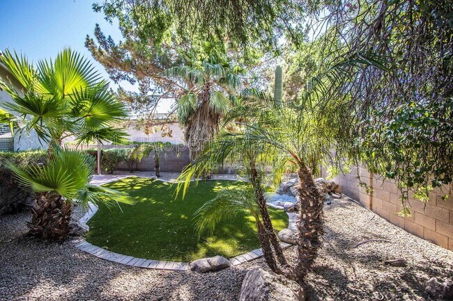 Building Photo - 407 W Colt Rd