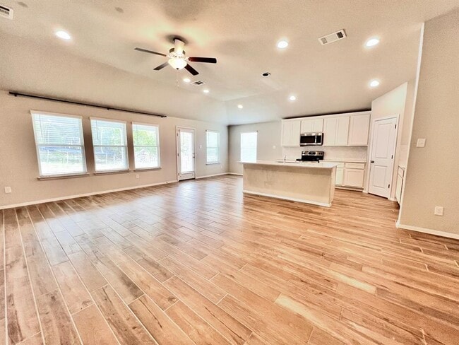 Building Photo - 7811 Dakota Cir