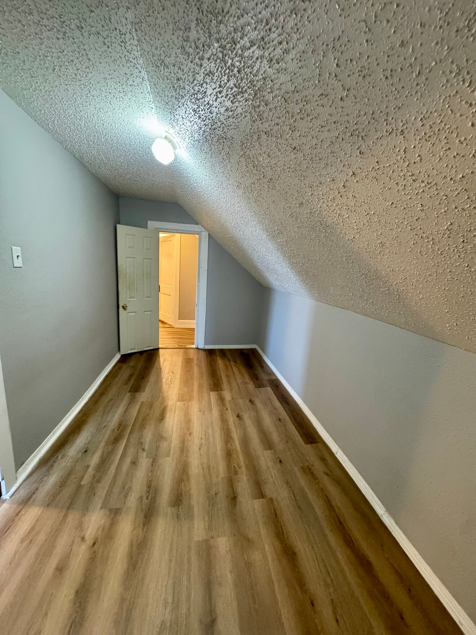 Building Photo - 1341 W 4th St