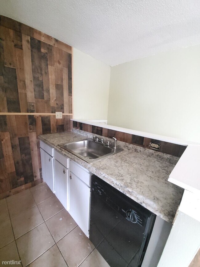Building Photo - 1 br, 1 bath  - 76 Terrace St Apt B5 B5