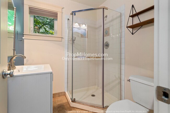 Building Photo - Two-Bedroom End Unit Condo in Goose Hollow! DEPOSIT SPECIAL