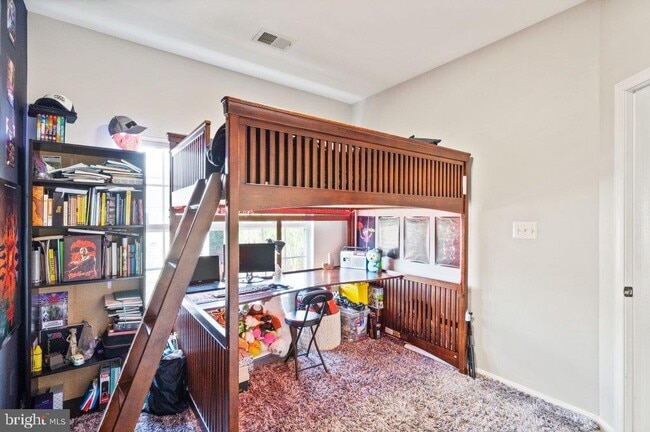 Building Photo - 10136 Pale Rose Loop