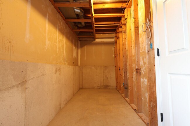 Building Photo - Beautiful 3 Bed 2.5 Bath w/2 Car Oversized Garage