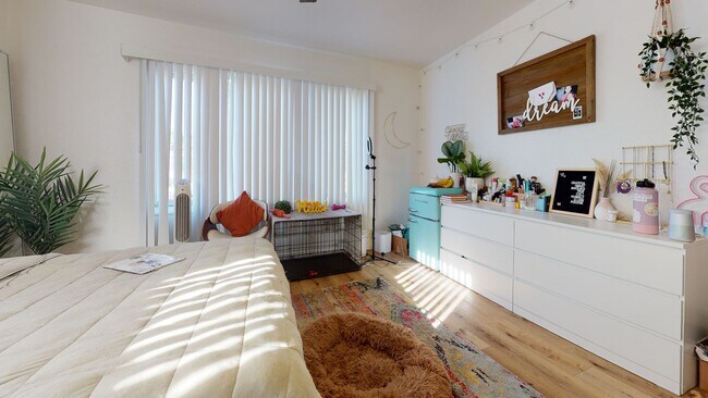 Building Photo - Corner lot on Mary Lane!