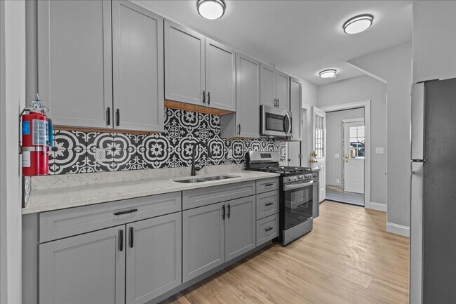 Building Photo - 45 Rose St