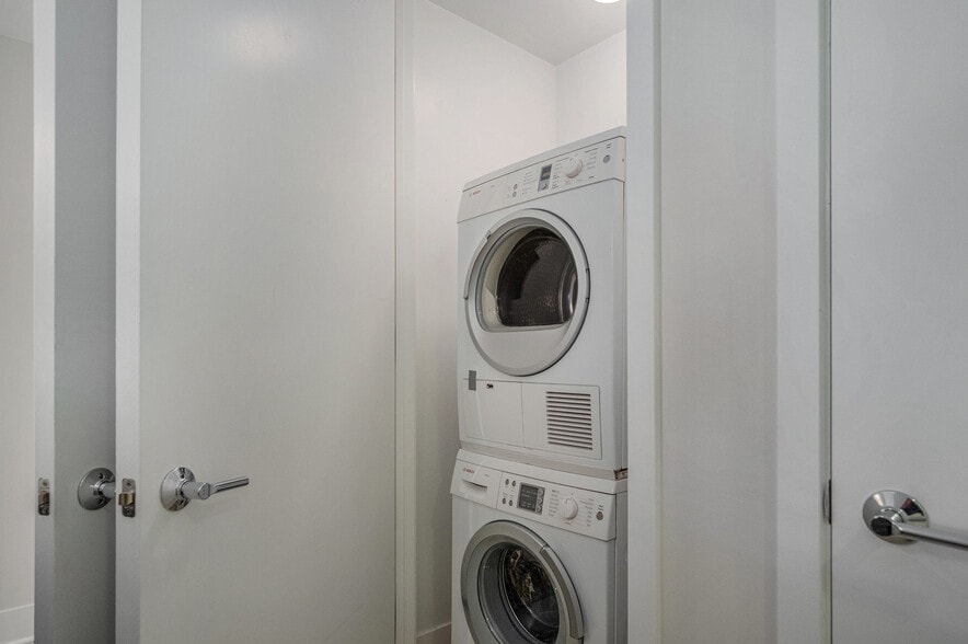 Building Photo - 335 Bridge St NW