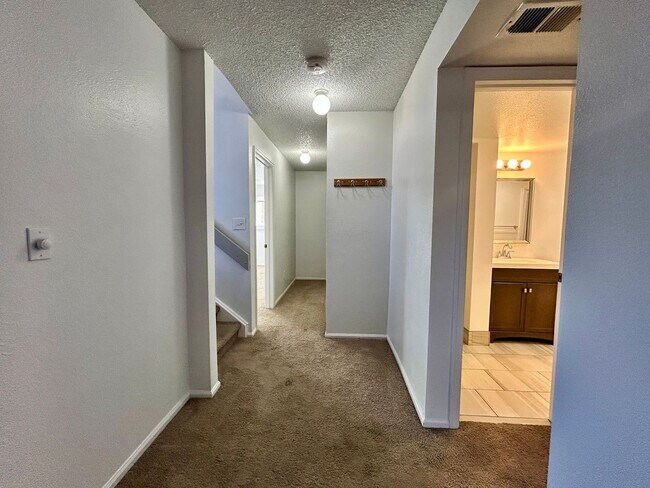 Building Photo - Completely Remodeled Home for Rent in Northwest Longmont