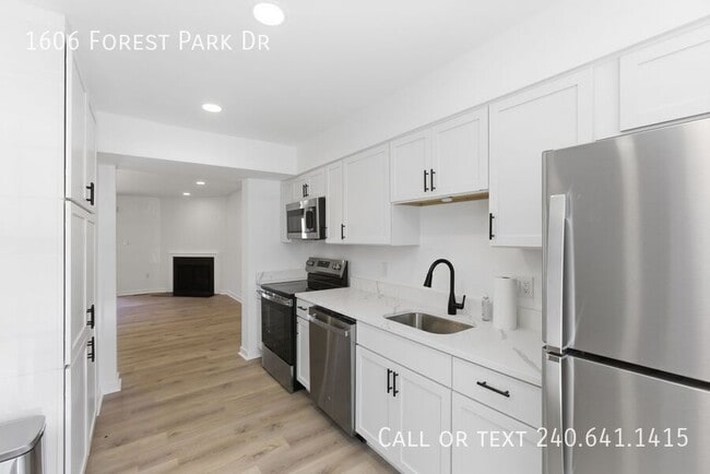 Building Photo - 1606 Forest Park Dr