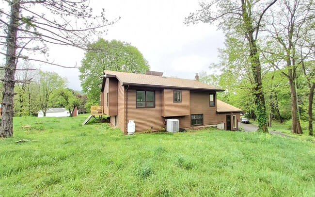 Building Photo - 40 Felter Hill Rd