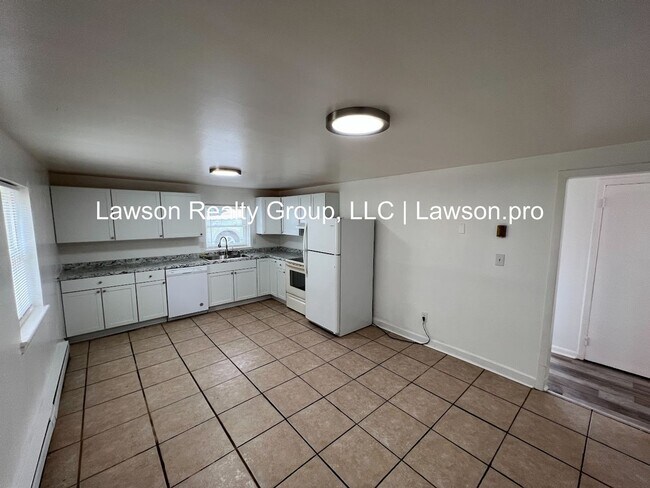Building Photo - Suburban 743-745