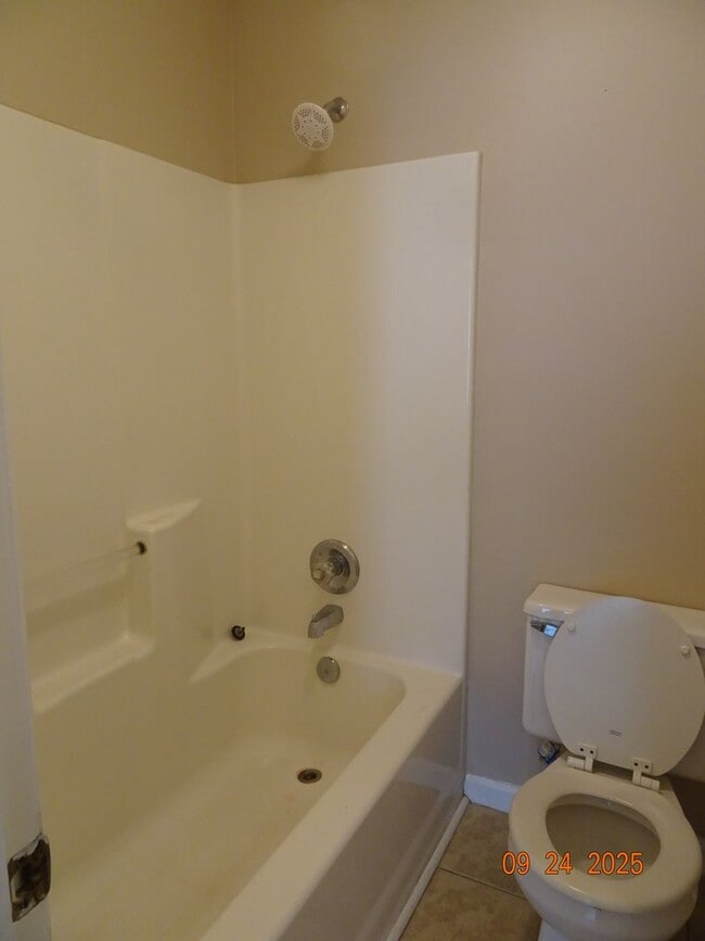 Building Photo - 3 Bedrooms, 2.5 Bathrooms Townhouse Rental