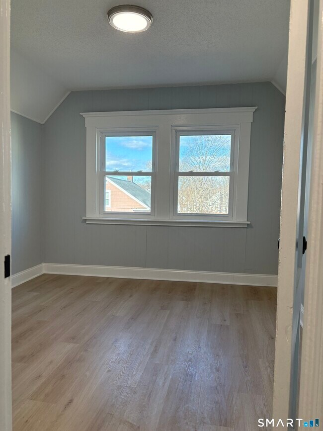 Building Photo - 72 4th St