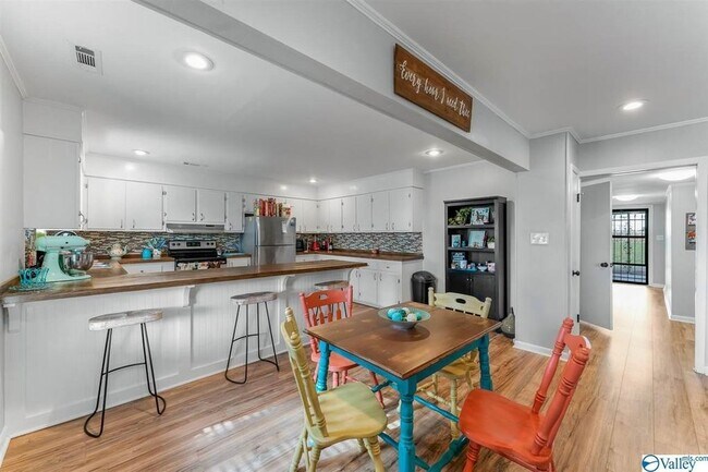 Building Photo - 623 E Tuscaloosa St