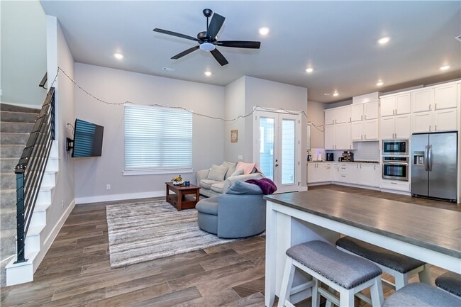 Building Photo - 146 E South St