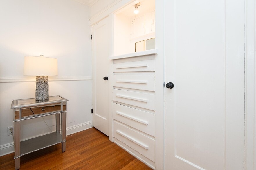 Building Photo - 2001 1/2 Pinehurst Rd