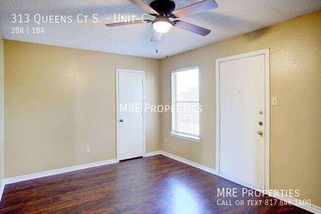 Building Photo - 313 Queens Ct S