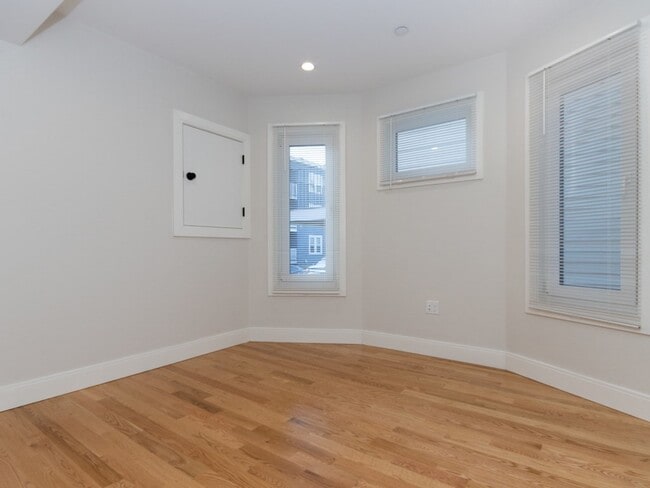 Building Photo - 5 Tovar St