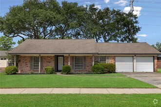 Building Photo - 1607 Buescher Dr