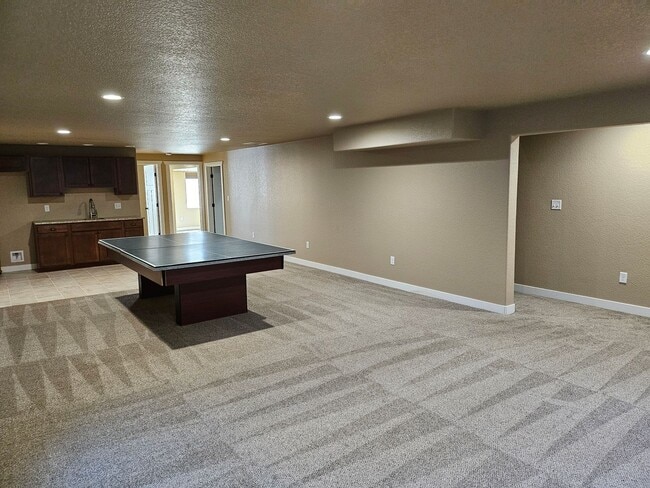 Building Photo - ALL PROSPECTIVE TENANTS MUST SUBMIT A $58 ...