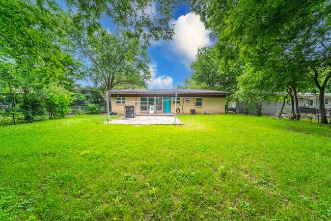 Building Photo - New Renovated Home in Fort Worth Coming Soon!