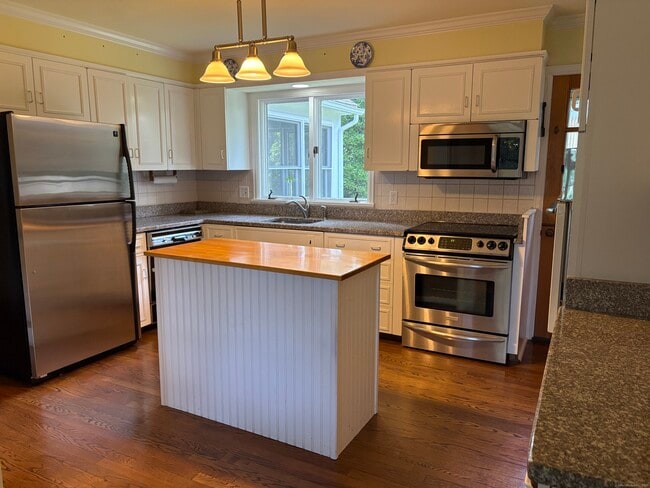 Building Photo - 35 Marwick Manor