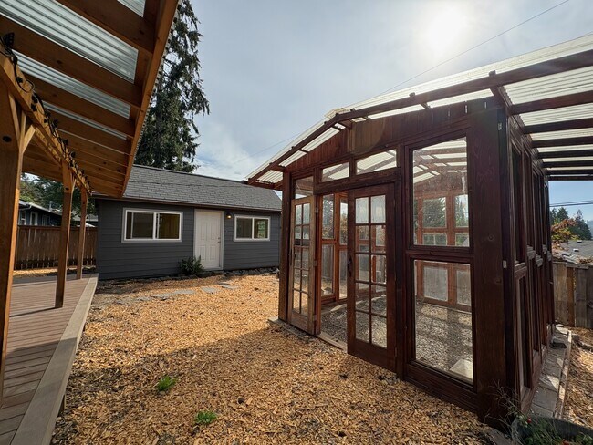 Building Photo - 3230 Onyx St