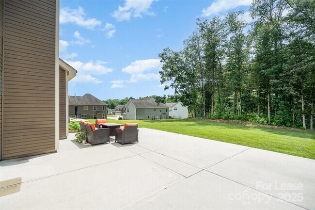 Building Photo - 2577 Shoal Park Rd