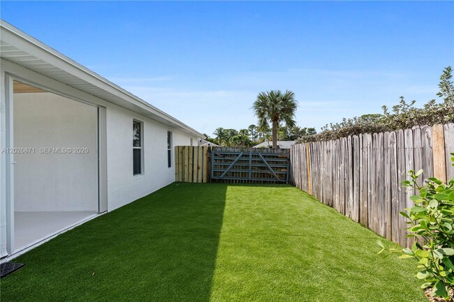 Building Photo - 5923 Loxahatchee Pines Dr