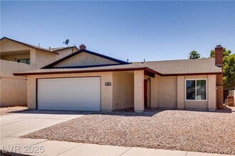 Building Photo - Charming NW One-Story with Pool, Spa & Ene...