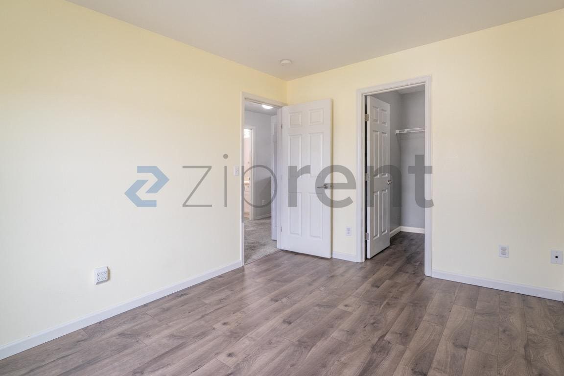 Building Photo - Unit