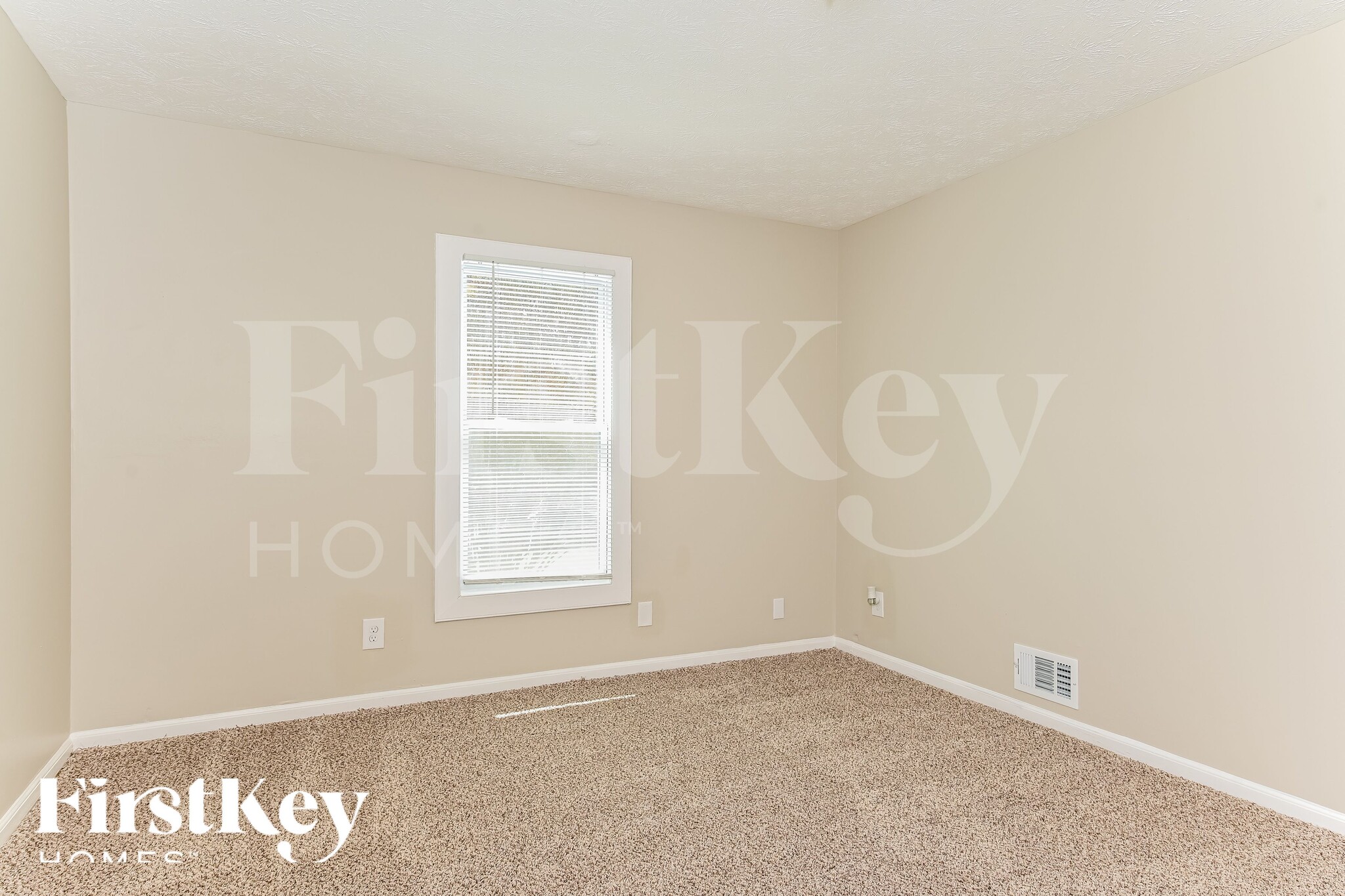 Building Photo - 2264 Country Club Dr SE