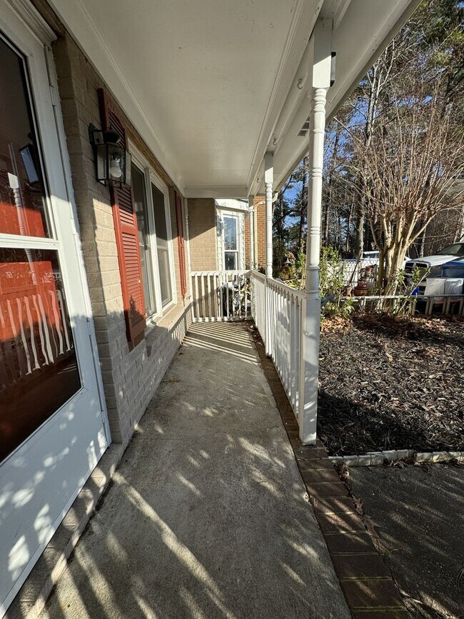 Building Photo - Great Neck area Townhome, Available Now!