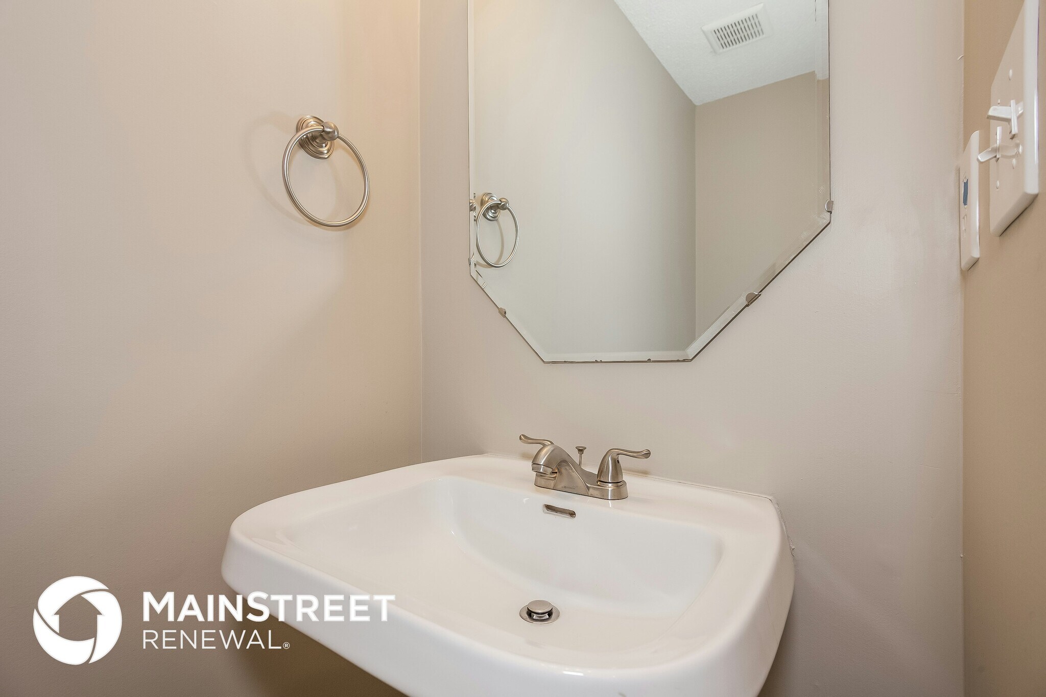 Building Photo - 7604 Lady Bank Dr