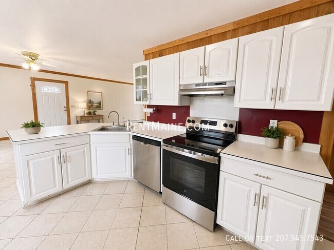 Building Photo - 2120 US-2