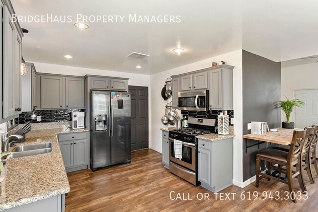 Building Photo - 832 Georgia St