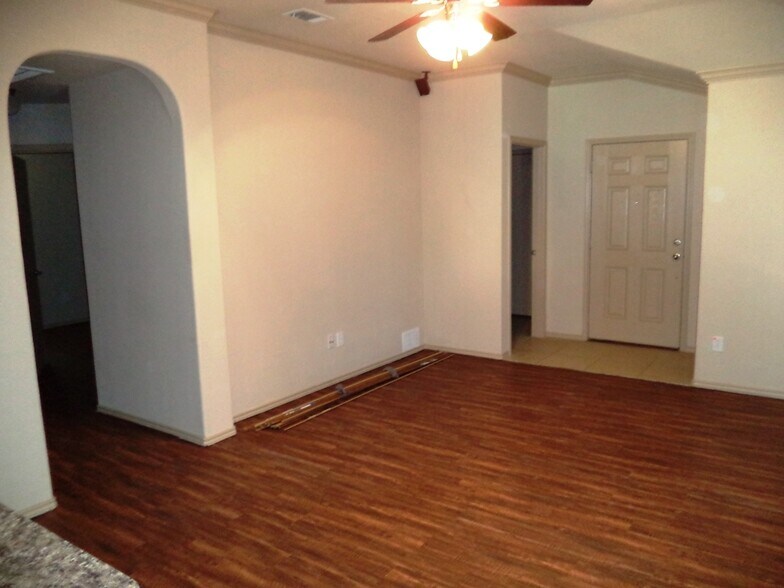 Building Photo - 2121 Ingrid Ln