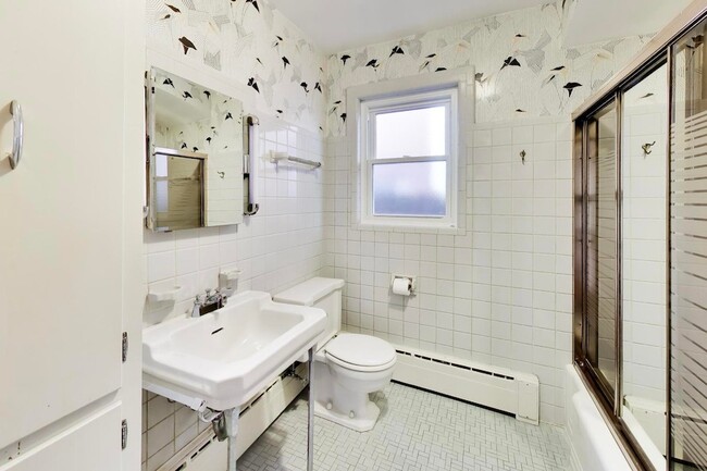 Building Photo - 545 Thatcher Ave