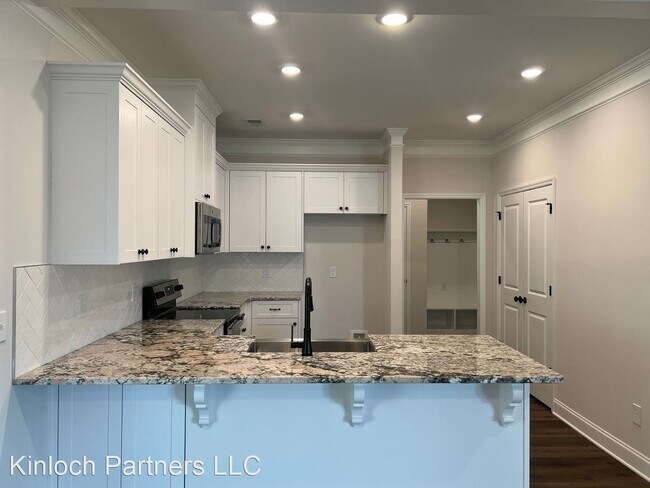 Building Photo - 4 br, 2.5 bath House - 3671 Lynwood Drive ...
