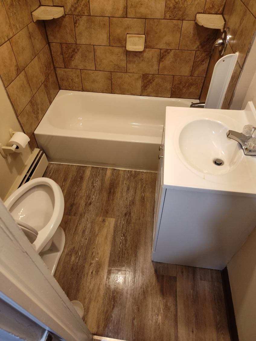 Bathroom - 951-2 Carmalt St