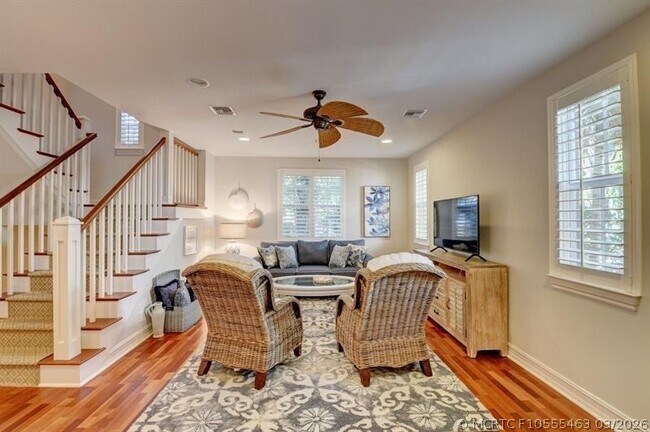Building Photo - 306 E Mallory Cir