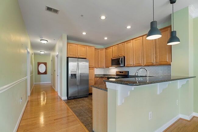 Building Photo - 35 E All Saints St