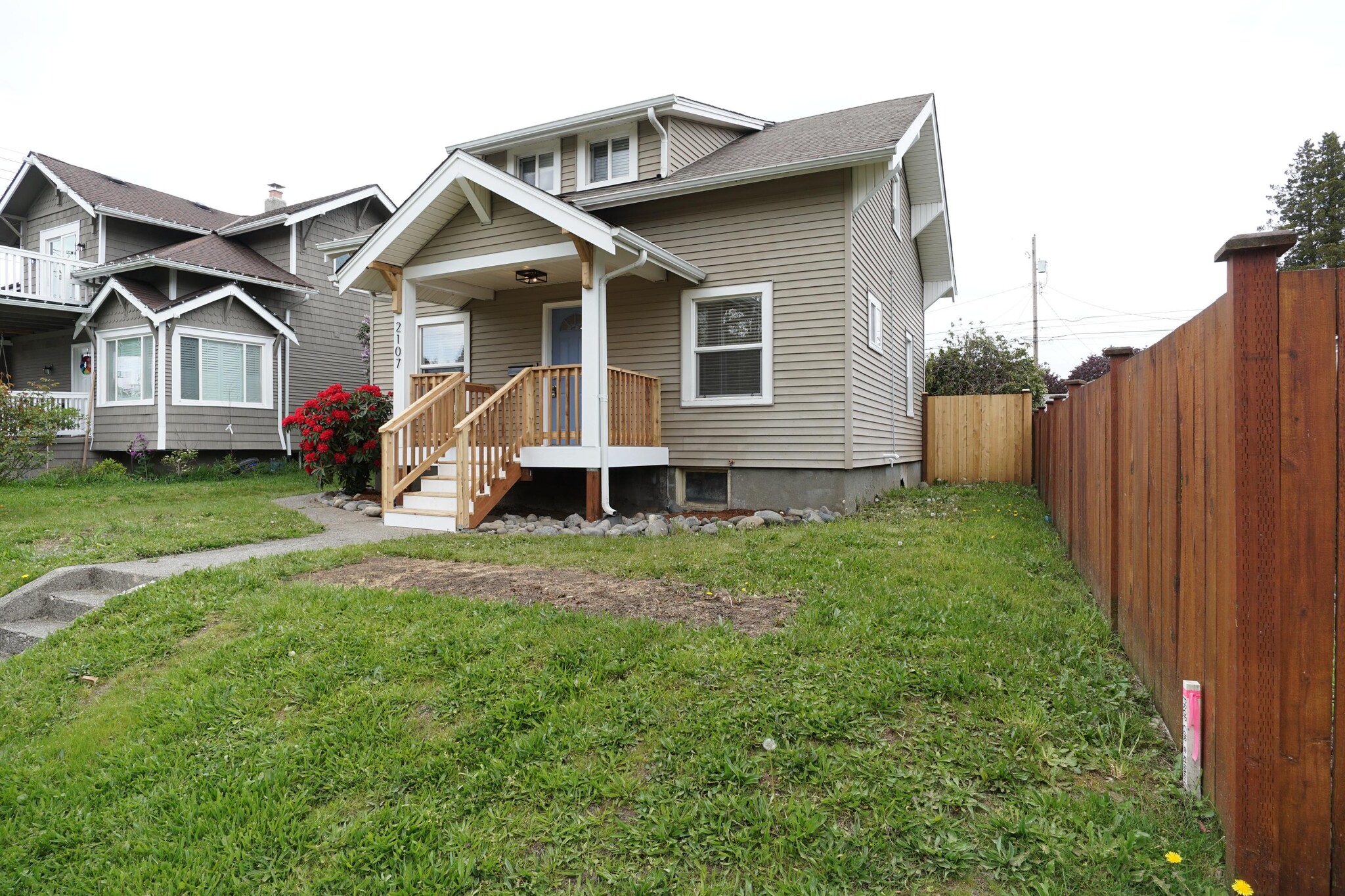 Building Photo - 2107 S Cushman Ave