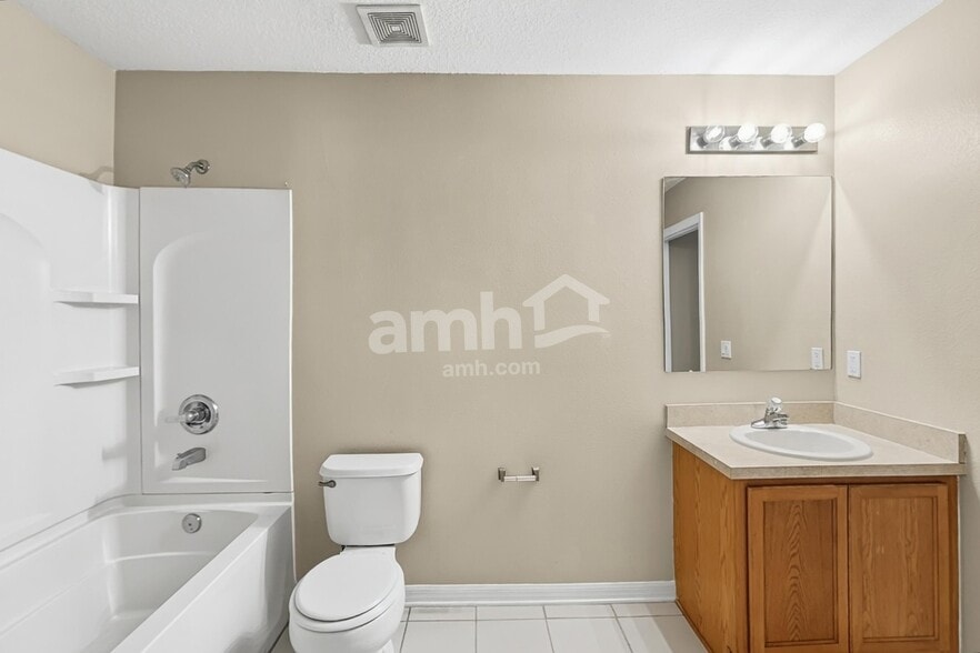 Building Photo - 11112 Silver Fern Way