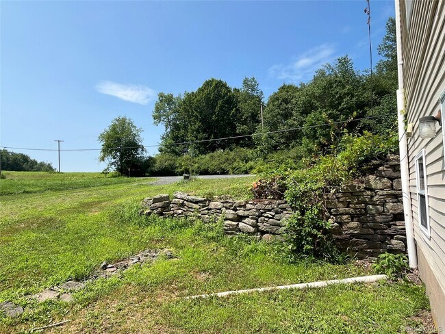 Building Photo - 161 White Sulphur Rd